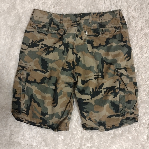 Levi's Army Camouflage Cargo Men's Shorts - Picture 5 of 5